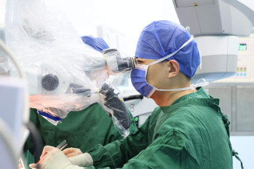 “让河南患者不再奔波”：北京名医刘宁回乡坐诊高难度脑瘤手术家门口搞定(图1)