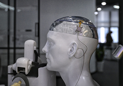 “AI副驾”大幅提升脑机接口系统操控力(图1)