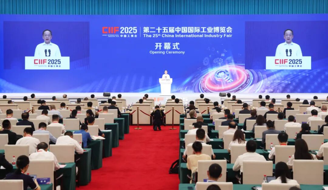 工信部部长李乐成：建立未来产业投入增长机制开辟脑机接口、元宇宙、量子信息等新赛道_通信世界网(图1)