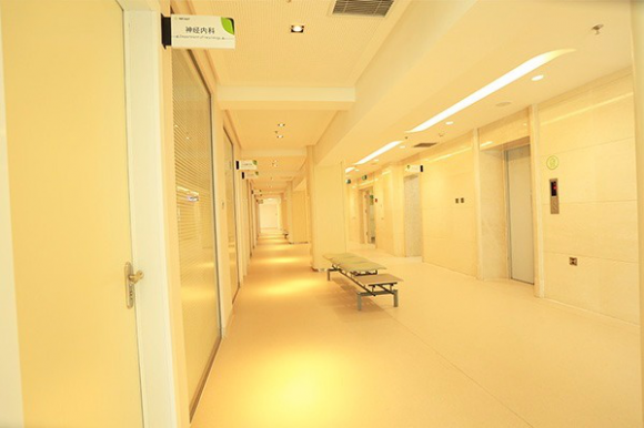 哈尔滨治偏瘫最好的医院是哪家？黑龙江远东心脑血管医院传健康温情(图1)