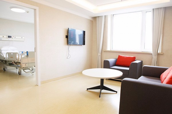 哈尔滨治偏瘫最好的医院是哪家？黑龙江远东心脑血管医院传健康温情(图2)