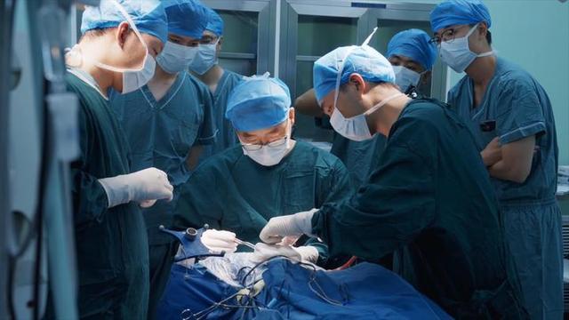 “意念取物”成真！江苏首家脑机接口临床研究病房帮助瘫痪8年患者重获“动手能力”(图2)