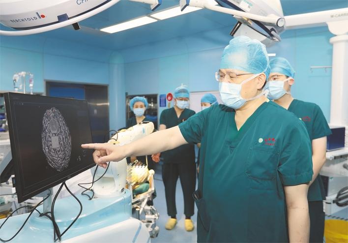 我国首例“医保价”脑机接口手术在汉实施(图1)
