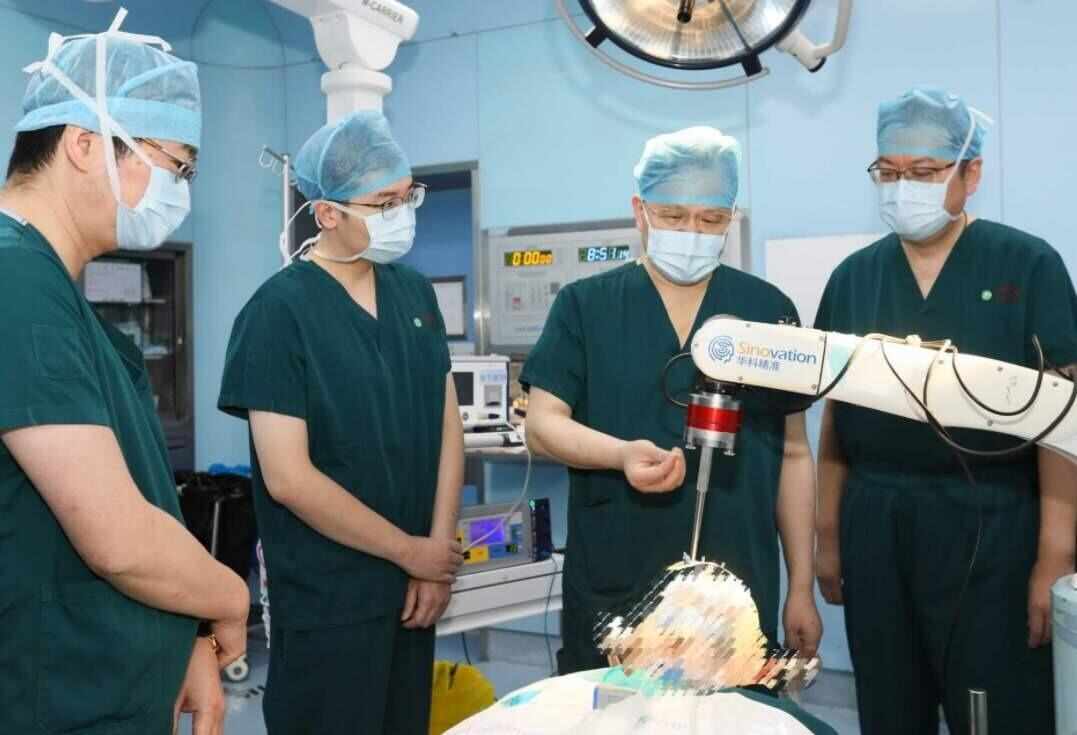 全国首例“医保价”脑机接口手术完成这类手术能治哪些疾病？(图1)