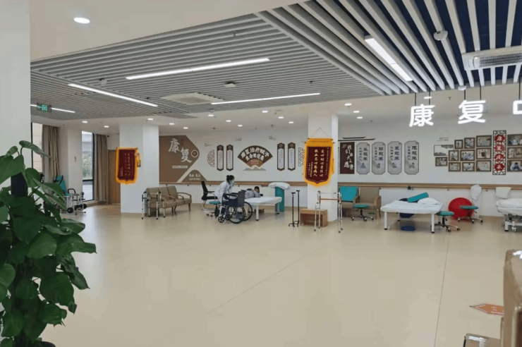 2026宝山区老年照护优选!上海安祐中医医院24小时护理监测超安心(图1)