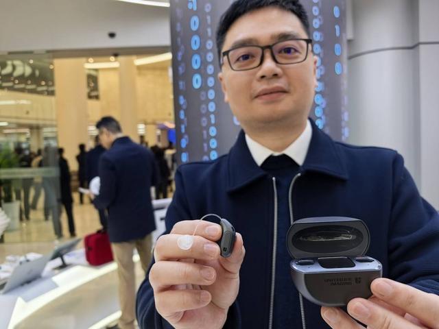 严选AI机器人等210款银发产品 自贡打造科技感爆表的“银发经济”体验新平台(图5)