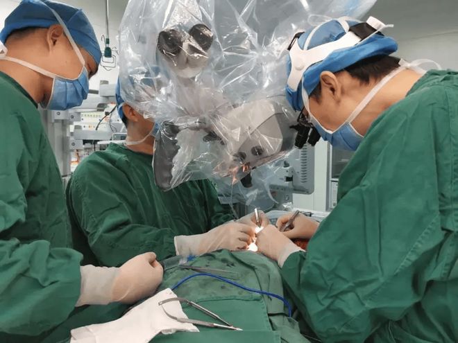 乐飞主任获江西省人才服务团优秀代表表彰(图1)