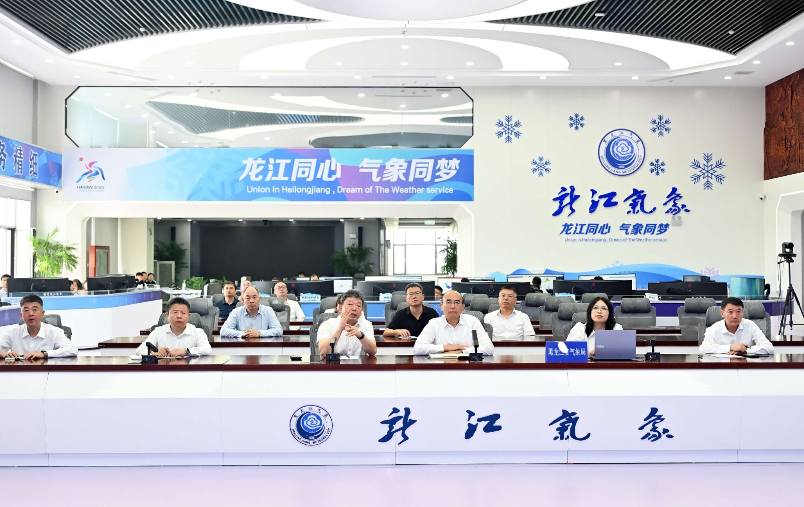 许勤到黑龙江省气象台调度汛期气象监测预报预警工作(图1)